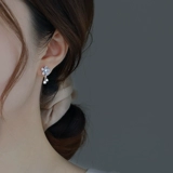 Небольшие дизайнерские серьги, серебро 925 пробы, в цветочек, коллекция 2023, изысканный стиль