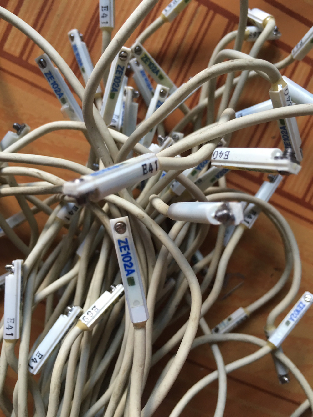 Original KOGANEI small Jinjing cylinder magnetic switch ZE102B ZE102A used 8-9 into the new spot