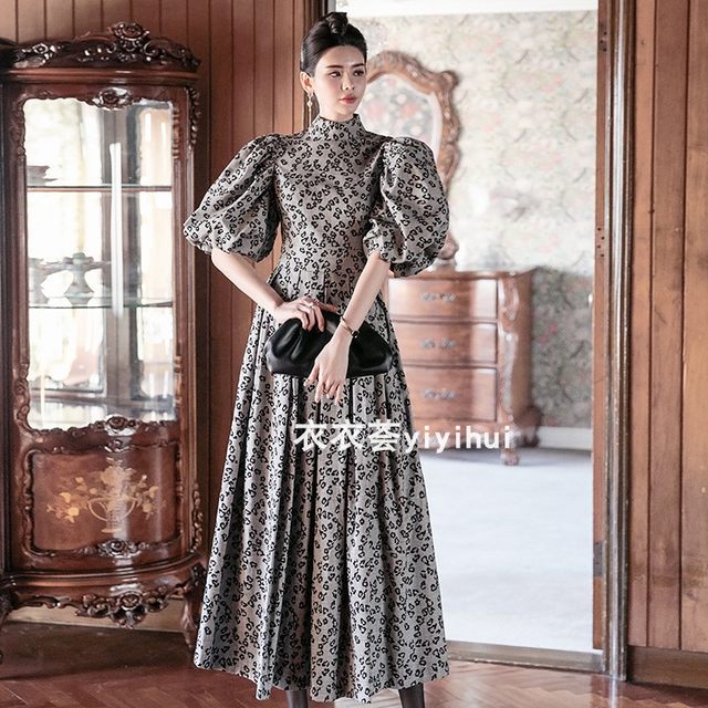 Yiyihui high-end customized ladies and ladies fashion elegant temperament Korean version of the big bubble puff sleeve pleated dress