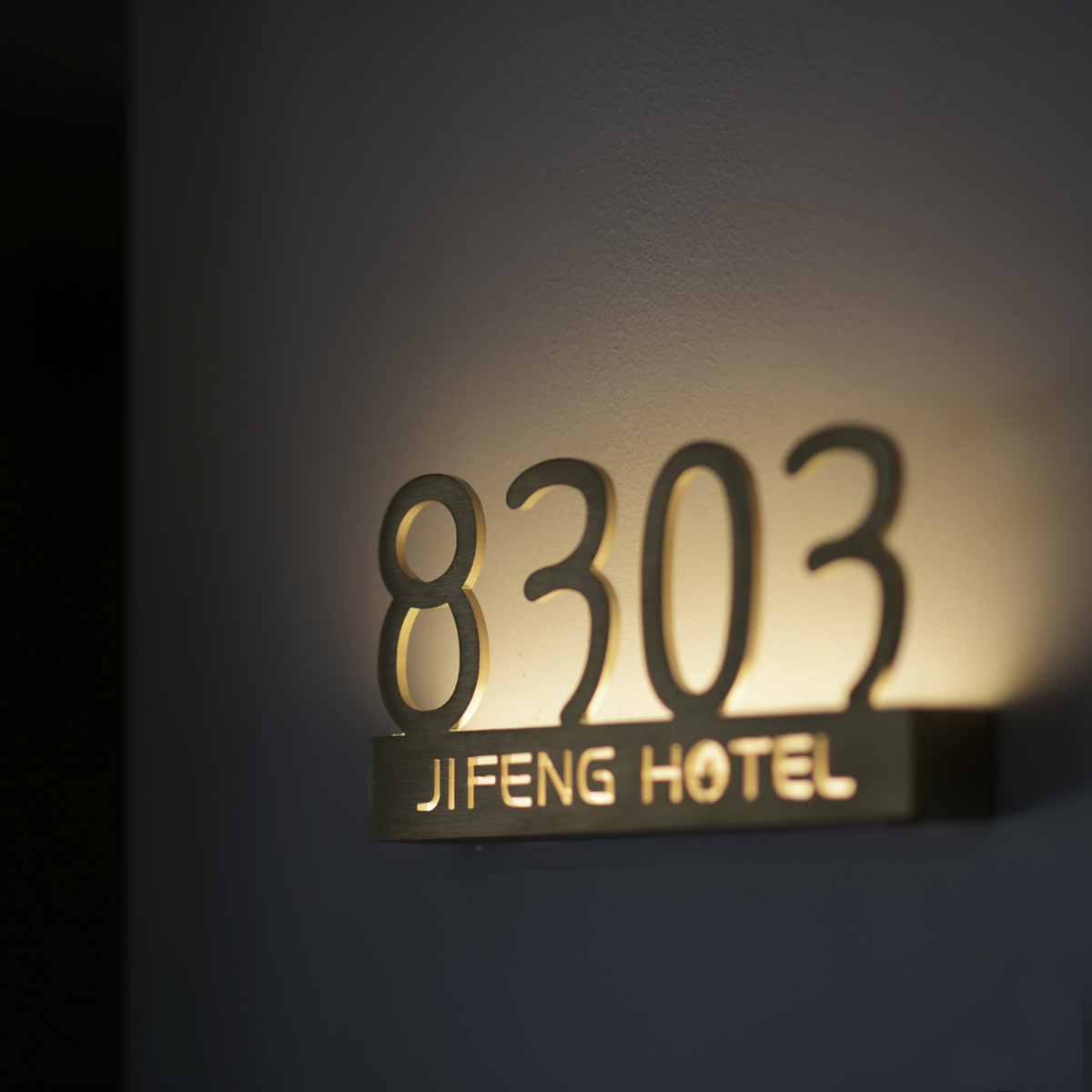 There is a recruitment billboard custom house number Hotel box private room hotel bed and breakfast luminous logo custom listing