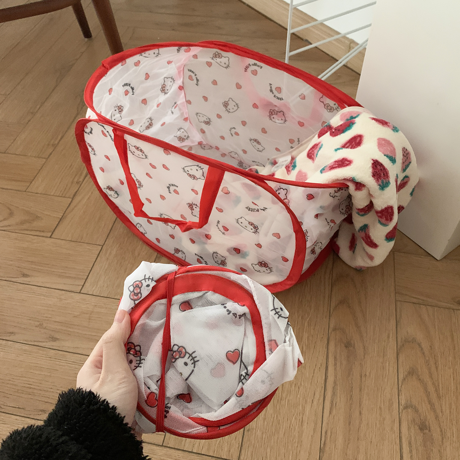 Xinbangbang grocery store cartoon foldable storage hanging bag dirty clothes storage basket laundry basket dirty clothes hanging bag