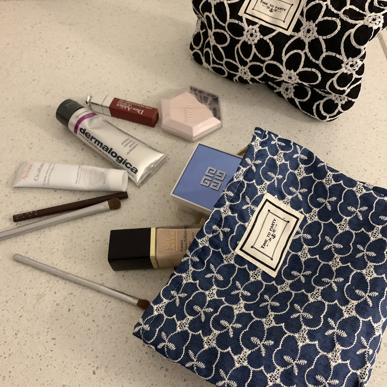 Xin Help Grocery Paving Retro Patterned Makeup Bag Cosmetics Containing bag Large capacity Makeup Bag Woman Portable