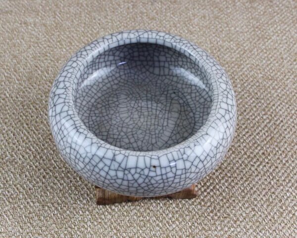 Jingdezhen antique open sheet crack pen wash water shallow official kiln crackling glaze pen wash brush brush ice cleft washed