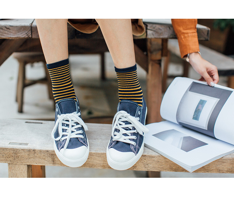 Vớ sọc retro vớ vớ của phụ nữ vớ cotton mùa xuân và mùa thu đống vớ màu tím vàng vớ sang trọng tất trắng