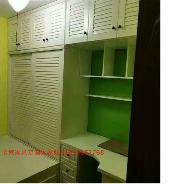 Toàn bộ ngôi nhà gỗ thông nội thất tùy chỉnh được thực hiện với tủ quần áo hàng đầu tủ quần áo màu xanh lá cây tổng thể tủ quần áo lớn tủ tường mẫu giường đẹp