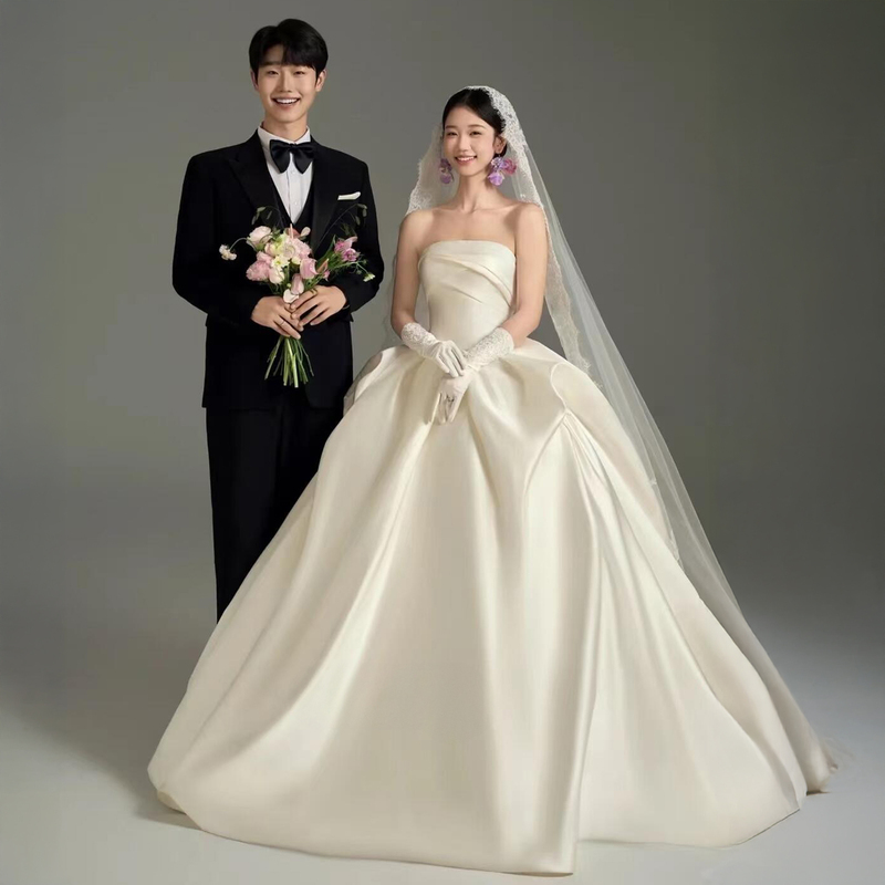 Photo Studio Theme Clothing New Style Couple Photo Shoot Photography Dress Indoor Korean Style Satin Tube Top Wedding Dress