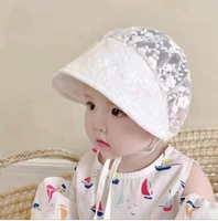 Белая солнцезащитная шляпа