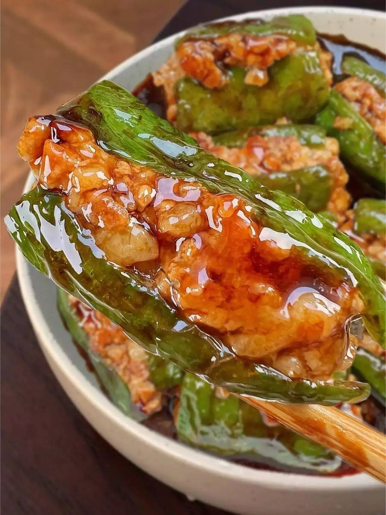 青椒酿肉:一口爆汁的“绿宝石”美味! - 美食分享 - 淘江湖