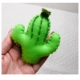 Изумрудно-зеленый реквизит для позы кактуса