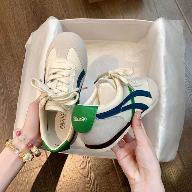 Leather moral training shoes for women 2025 spring new women's shoes breathable retro white shoes sports and leisure shallow mouth sneakers