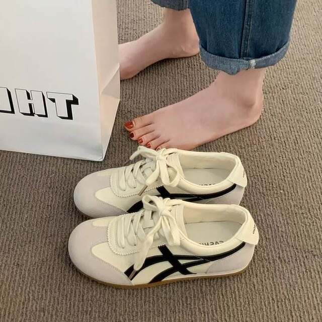 Leather moral training shoes for women 2025 spring new women's shoes breathable retro white shoes sports and leisure shallow mouth sneakers