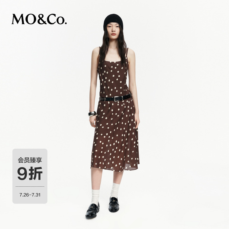 Moco Suspender Dress 2026 Autumn New Retro Polka Dot Rayon Crepe Bias-Cut Waist-Cinching Dress Mbf3Drs032