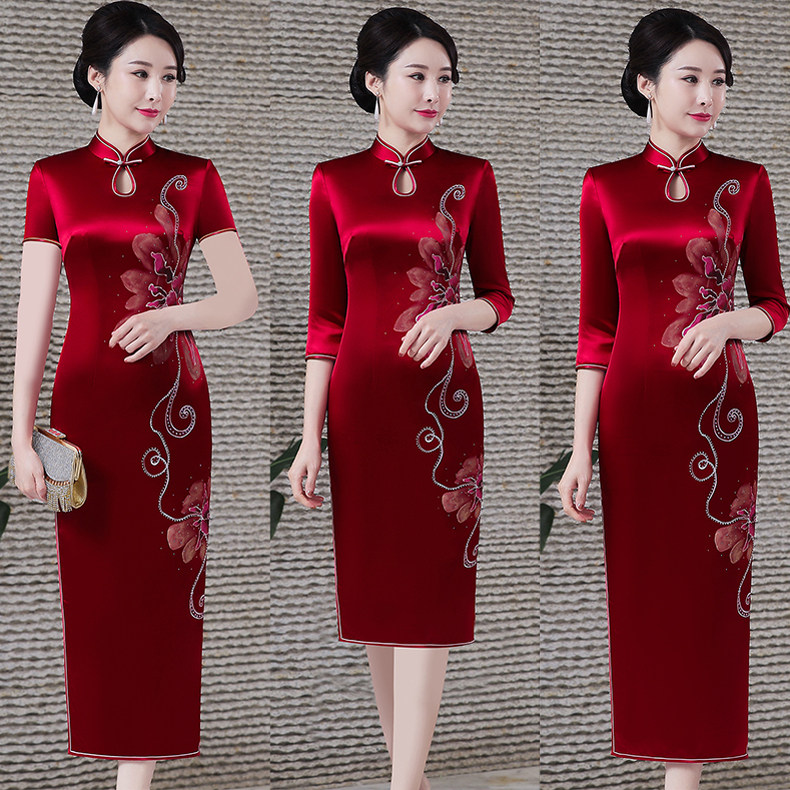 Big-name Xi mother-in-law wedding dress national style embroidery short-sleeved mid-length elegant temperament fat mother improved Chinese-style cheongsam