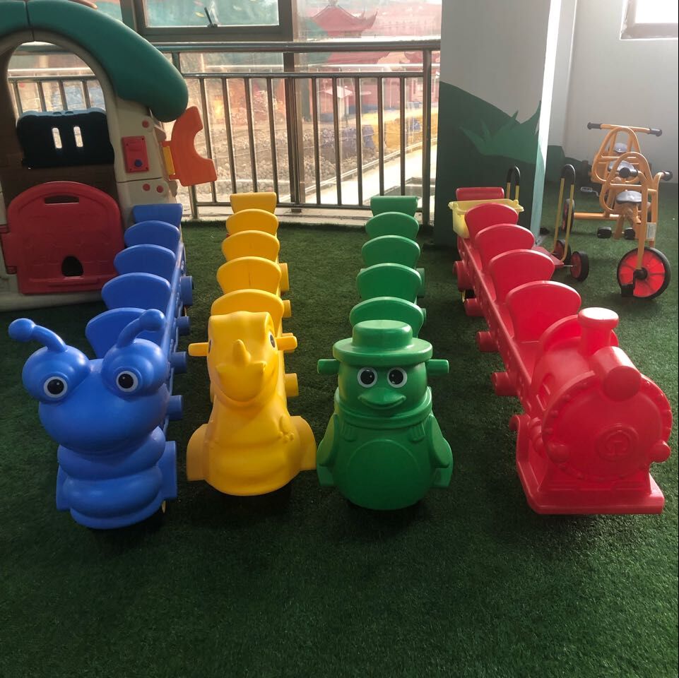 Early teaching kindergarten the new multi-player JICA Animal Animal Tackle Four Team Twister the Twister Slide Wagon feel integrated training