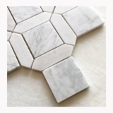 Белый каменный мозаичный парке