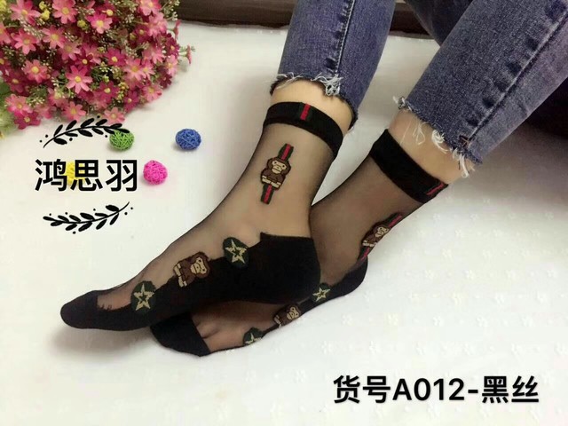 5 ຄູ່ການຂົນສົ່ງຟຣີ Hong Siyu ຂອງກາຕູນໃຫມ່ຫມີຝ້າຍ-soled ແກ້ວຜ້າໄຫມກ້ອນຜ້າໄຫມ crystal ຜ້າໄຫມ socks ສໍາລັບແມ່ຍິງຂະຫນາດໃຫຍ່ຕ້ານການຫຼົ່ນລົງ.
