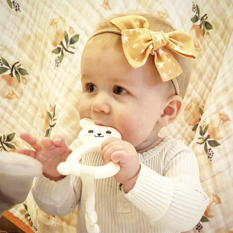 Moonpie Baby Teether Bunny Massage Teether Grinding Gum Silicone Anti-eating Hand Artifact FDA Certification