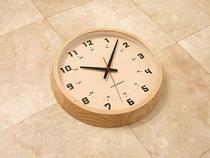  Japan imported KATOMOKU round solid wood 24-hour all-digital Japanese wall clock bedroom mute sweep second clock