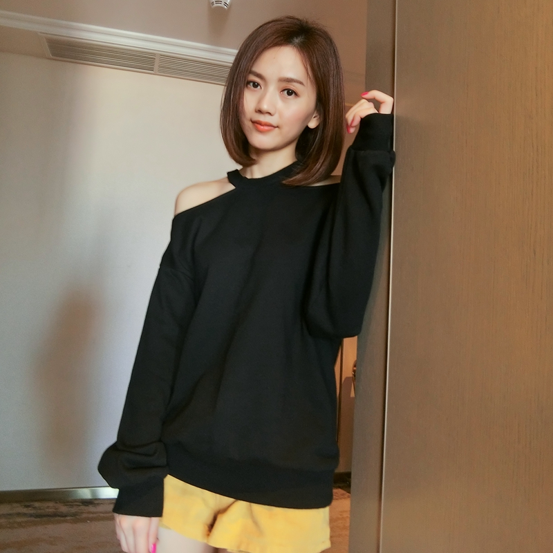 chic早秋挂脖露肩一字肩卫衣女心机宽松漏锁骨