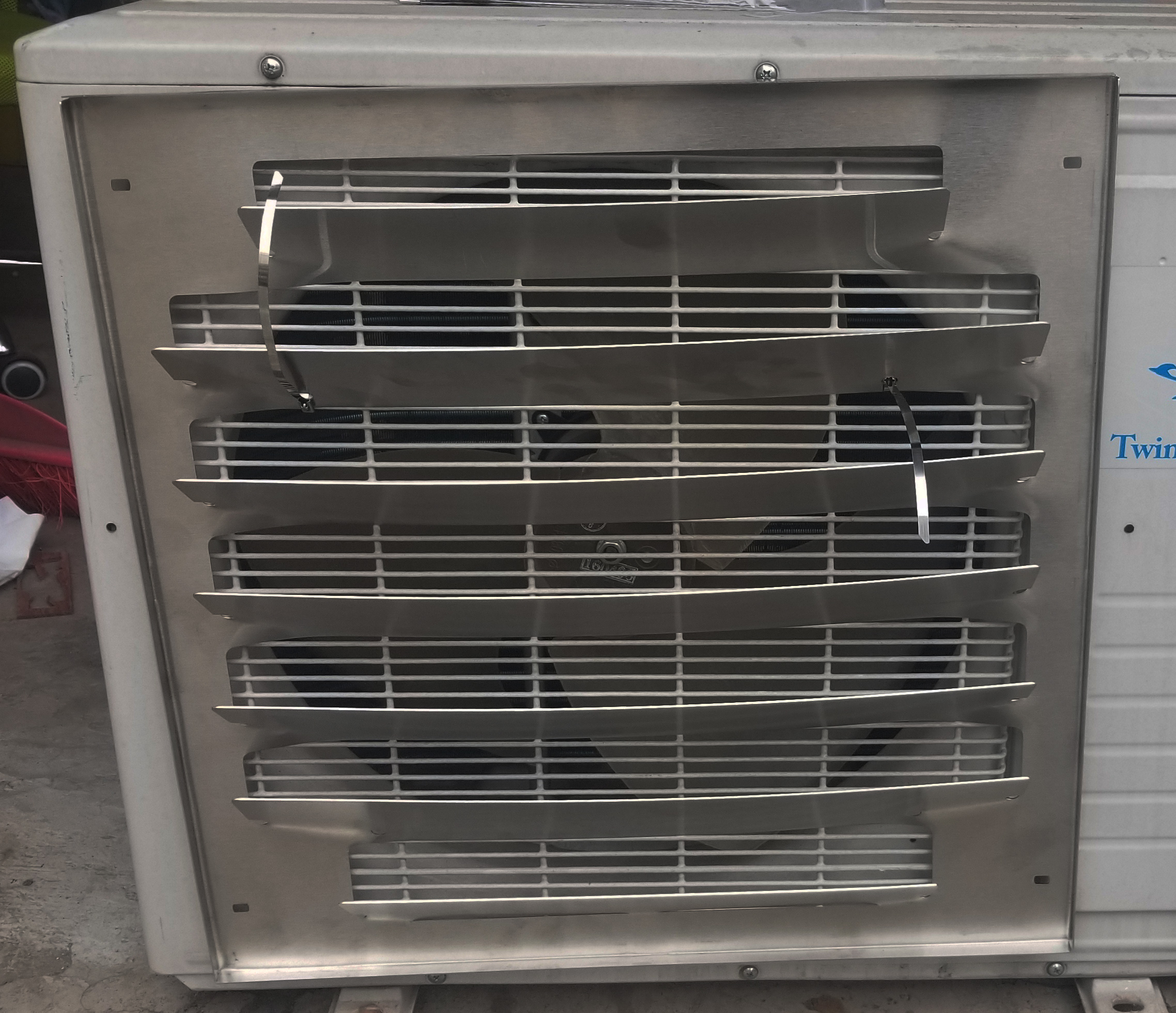 Air conditioning outdoor machine wind shield wind shield guide wind change wind direction change wind direction stainless steel shutter hot sell