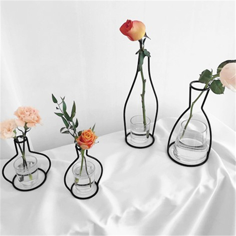 Bình trang trí bằng sắt rèn màu đen trang trí nhỏ trang trí đặt trên bàn cà phê trên hoa kim loại hoa tươi sắp xếp hoa khô màn hình chủ - Trang trí nội thất đồ dcor vintage