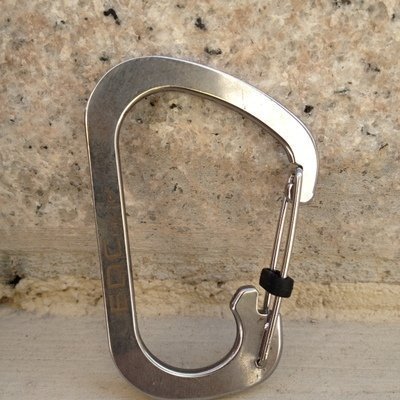 With D - type button EDC medium - trailing button - middle climbing button key button - anti - theft key button