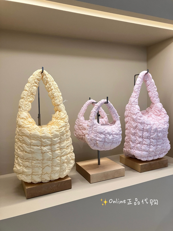 Cos Genuine Quilted Mini Vertical Cloud Bag Tote Bag Pink-Yellow 2024 New Product 1267916003 Cos Genuine Quilted Mini Vertical Cloud Bag Tote Bag Pink-Yellow 2024 New Product 1267916003