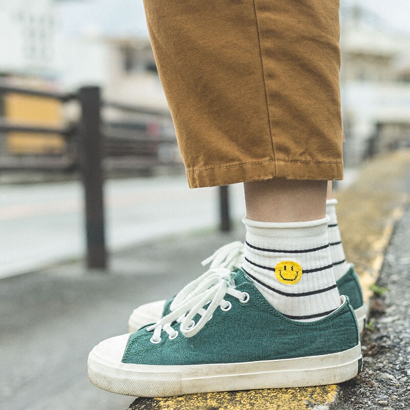Under the boot spring and summer socks Women's thin smiley face stripe rolled edge mid-tube socks Korean version cotton sweat-absorbing college style socks