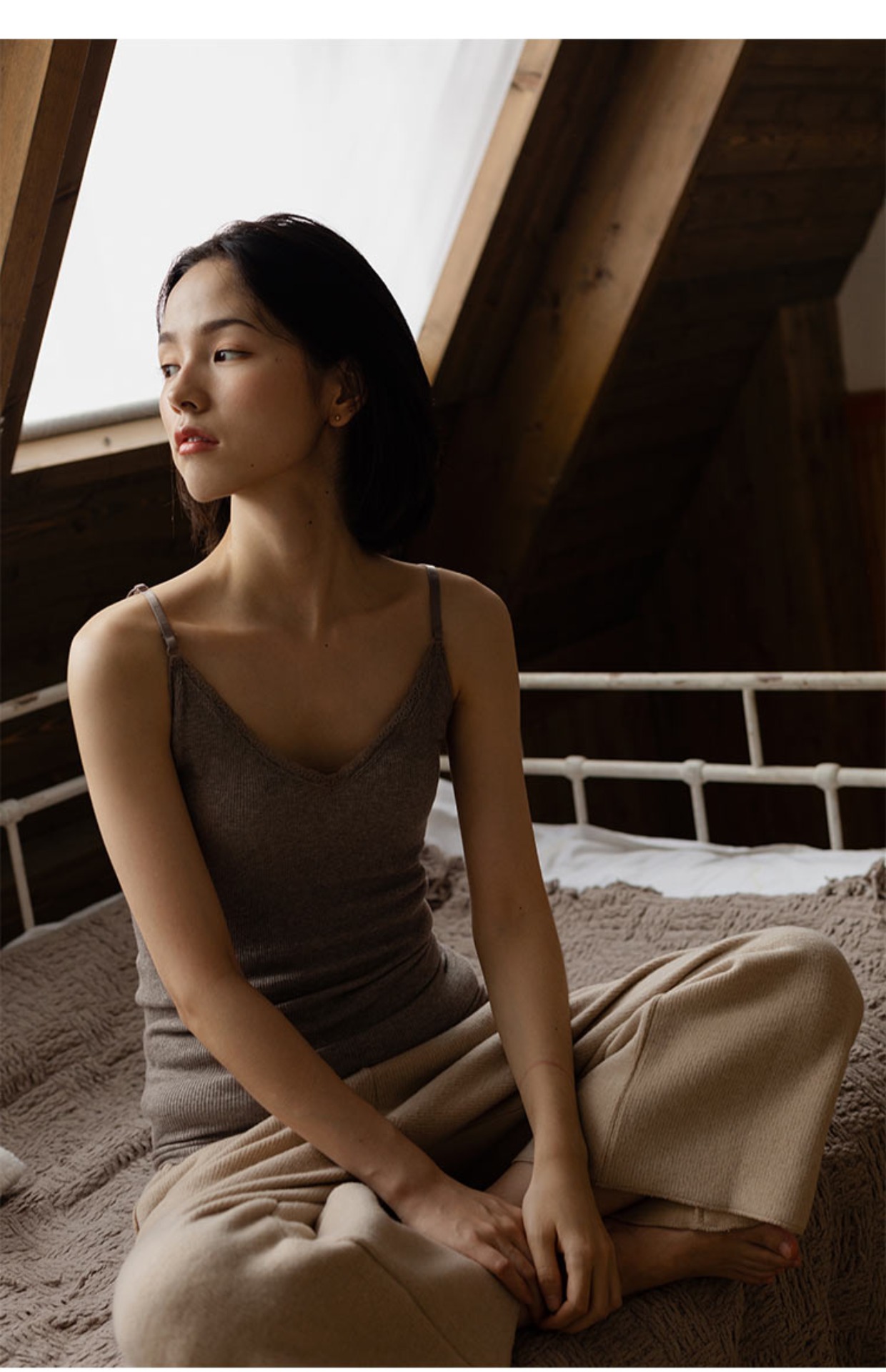 Bốt dưới mùa thu và mùa đông mới retro nhung nhung ren đáy áo dây đeo đồ lót phụ nữ ấm áp áo vest áo lót nữ
