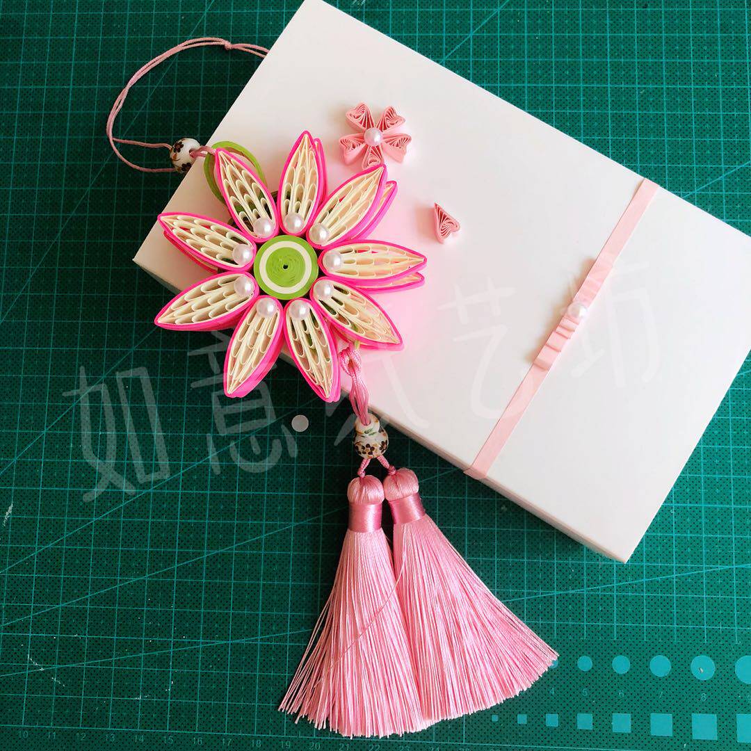 Roll paper ornament material package Handmade paper craft gift decoration Roll paper painting finished product Roll paper car decoration Chinese knot pendant