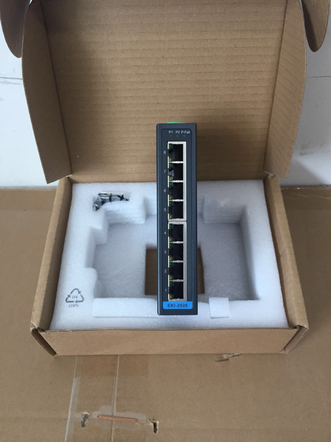 Advantech's new original EKI-2528-BE EKI-2528-AE 8-port industrial Ethernet switch