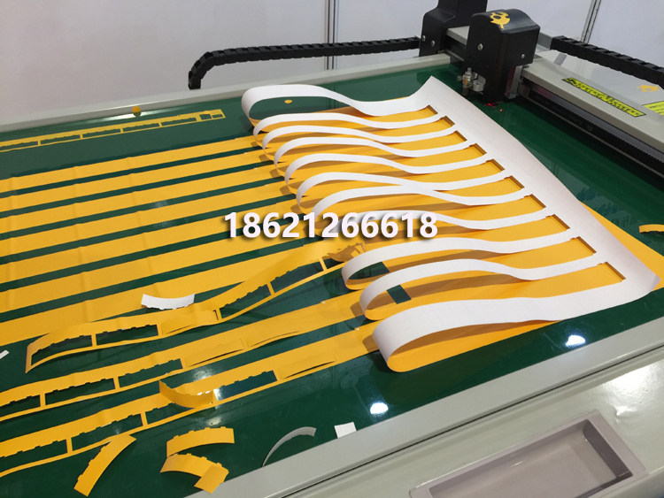 Auto film automatic computer cutting machine adhesive paper insulating paper electronic film 3M glue semi-permeable special-shaped cutting machine