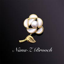 Natural seashells brooch upscale female retro chest flowers small pins Japan-ROK high sense accessories Freshwater Pearl Spot