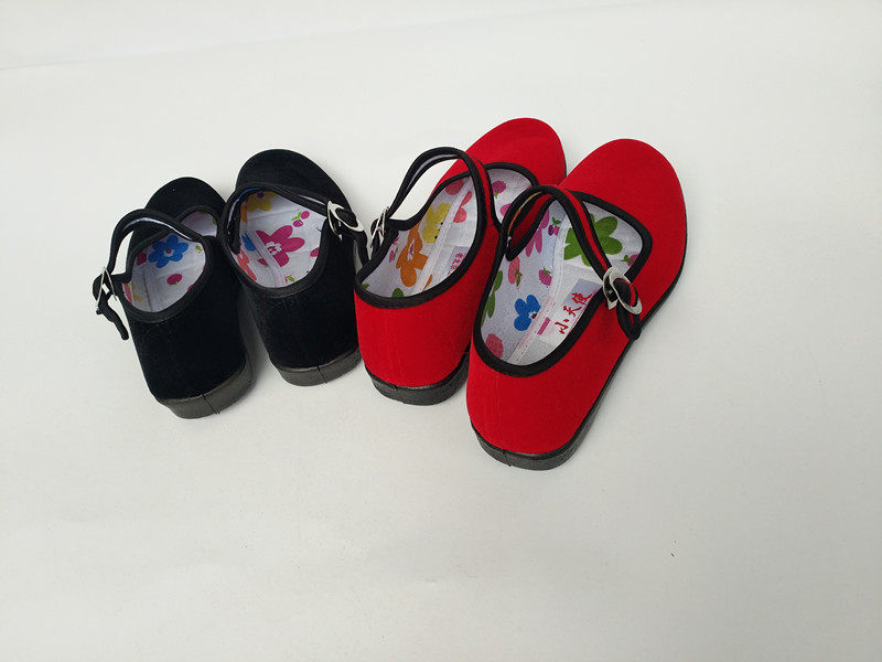 Children's black shoes Old Beijing performs dancing shoes performs soft sole anti-slip squash button shoes