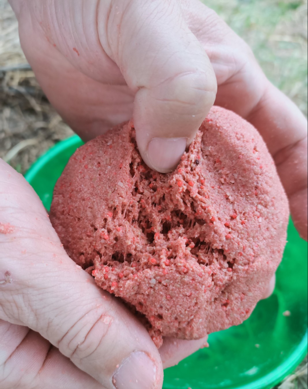 Wild fishing fishy fragrant bait fishing bait fishing bait fish bait crucian carp one pack to get four seasons fish food spring, summer, autumn and winter