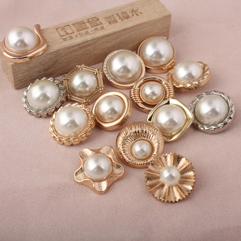Button 4-100 hitch 100 hitch Pearls High-end Metal Gold Round Retro Little Fragrant Wind Blouse Coat Coat Big Coat