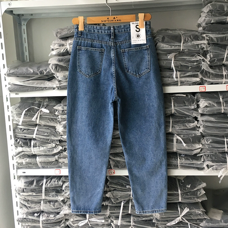 Bốn mùa treo hình ảnh giá rẻ giải phóng mặt bằng cửa hàng quần denim chín điểm Quần bố nữ chân dài và hông lỏng lẻo - Quần jean