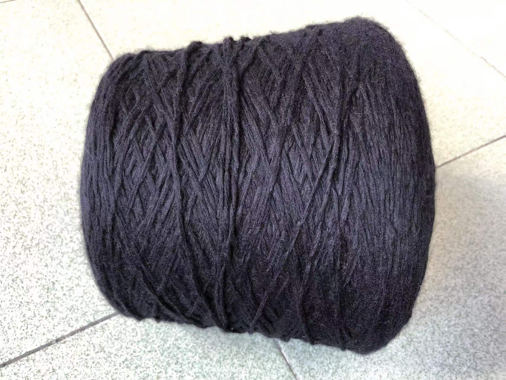 The Italian handmade feature 100% Mountain of cashmere