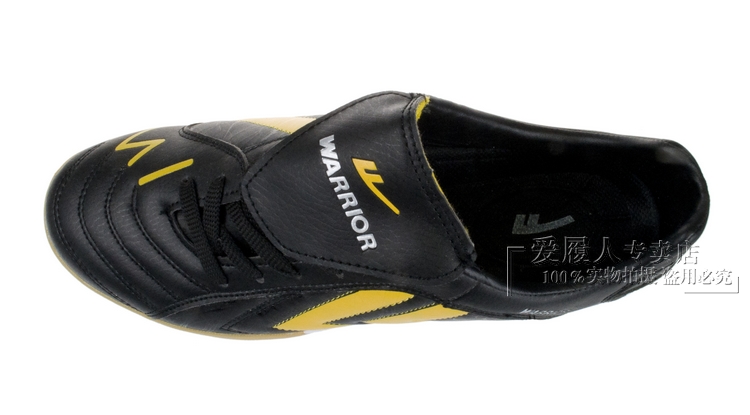 Warrior回力 草地足球鞋 牛筋底碎钉防水皮足室