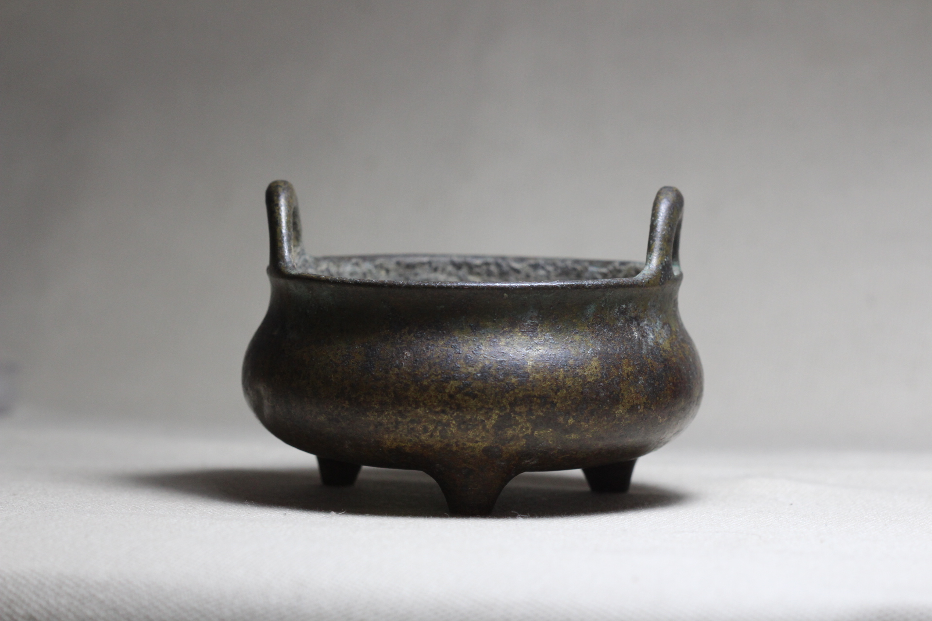 Qingzhong Xuande copper stove incense burner six-character model