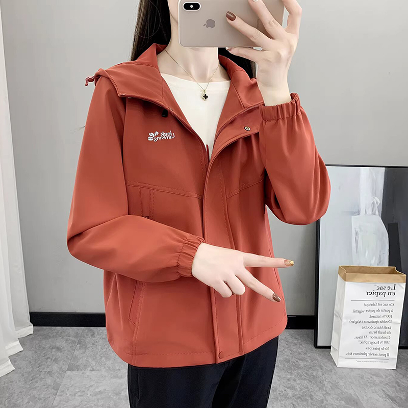 Spring and Autumn Outdoor Casual Jacket for Women, Loose Windproof Hooded Sports Hiking Mountaineering Jacket, Mother's Wear