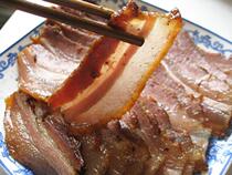 Yunnan bacon cured pork pork pork pork homemade oil zygomatic meat Shidian salted meat 500g