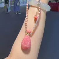 Красное каменное ароматическое ожерелье бутылки с одной рукой 1880