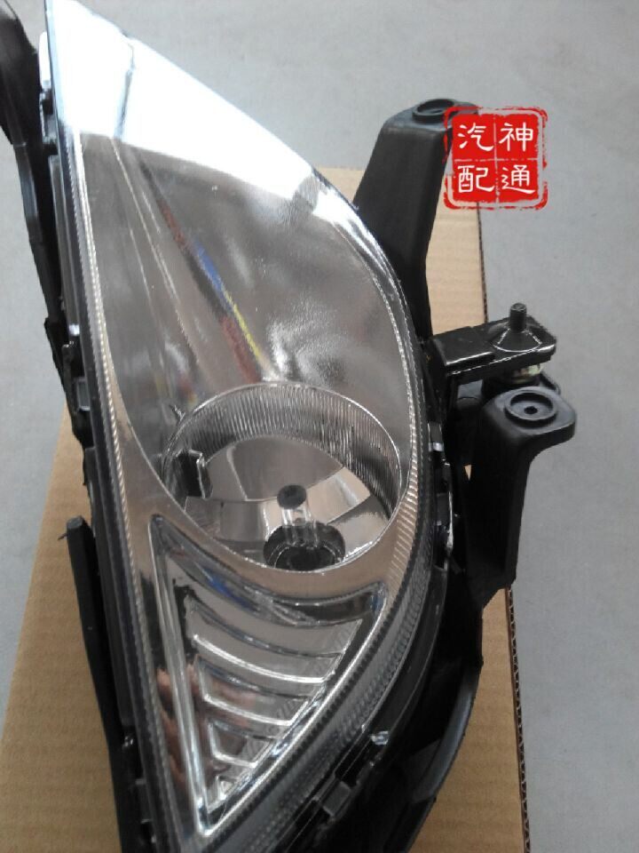 Adapt to Beijing Hyundai Yuedong old models 08 09 10 front fog lights front bumper lights front fog lights assembly brand boutique
