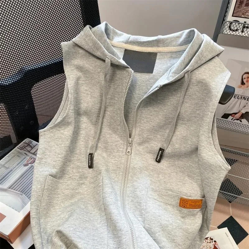 2024 New Sleeveless Sweater Hooded Coat Women's Niche Design Sense College Style Vamp Top Cardigan Outer Wear