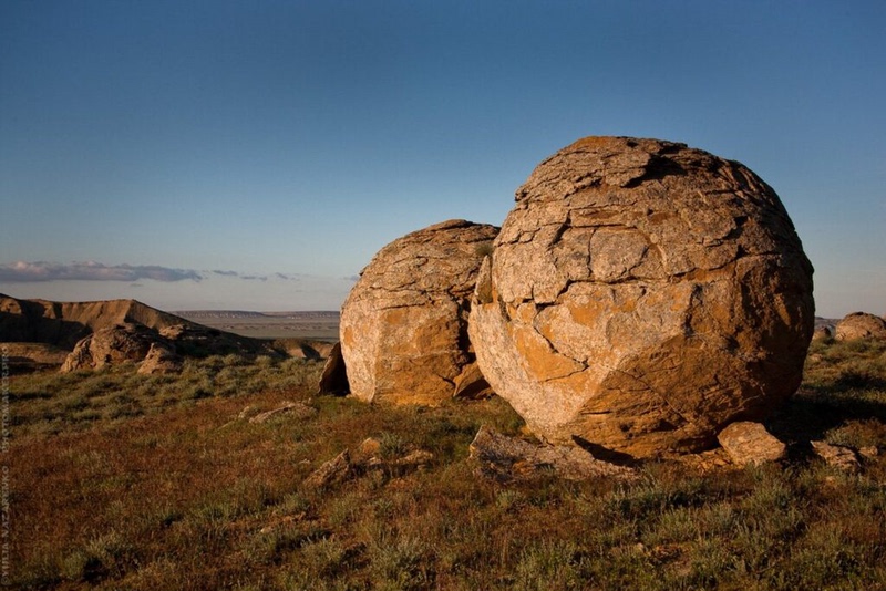 Kazakhstan Aktau Round-Trip Tour to Qugou, Ibit Canyon, Sherkara Mountain, Private One-Day Tour in Chinese Kazakhstan Aktau Round-Trip Tour to Qugou, Ibit Canyon, Sherkara Mountain, Private One-Day Tour in Chinese