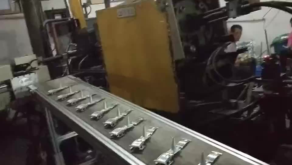 25 Tons Of Diecasting Machine Zinc Alloy Casting Factory Shoe Buckle