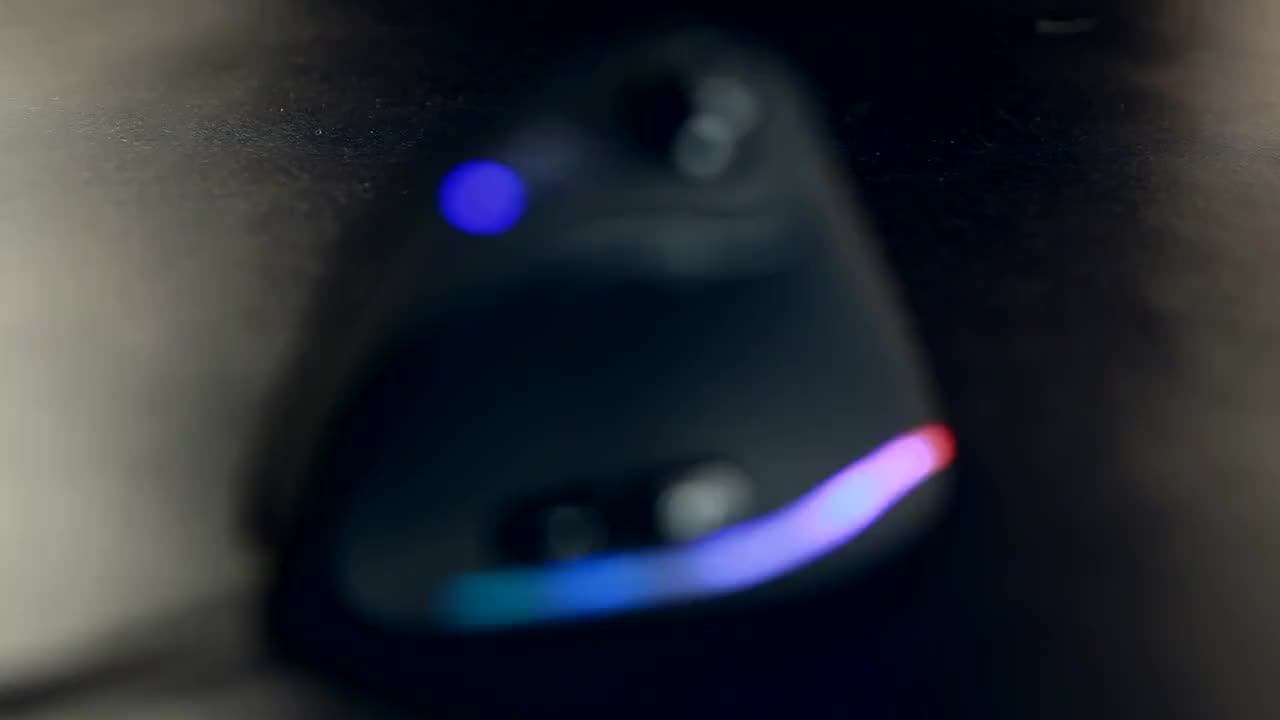 Docooler Zelotes C-18 PMW-3325 Verticale bekabelde gaming-muis instelbaar 10000 dpi RGB-lichtriem 11 programmeerbare toetsen optische muis 128 KB on-board geheugen