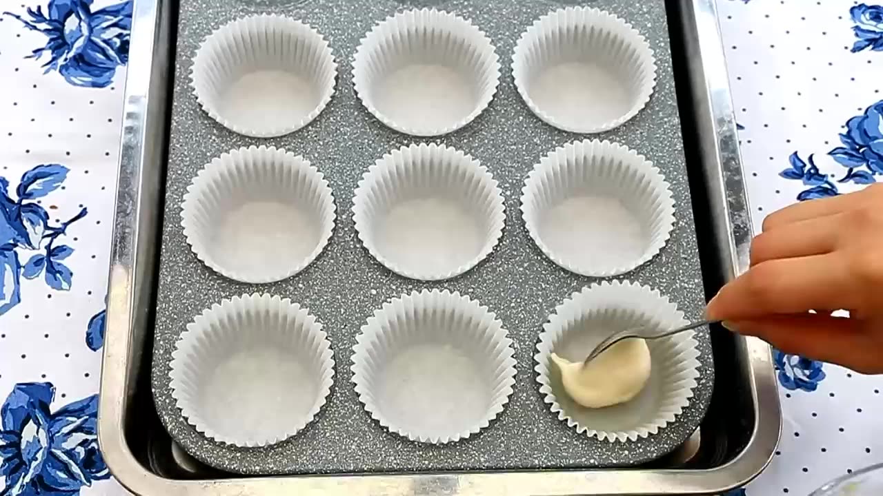 формочки для капкейков. смазывают ли бумажные формы для кексов. бумажные стаканчики для кексов. форма для капкейков. бумажные формы для кексов.