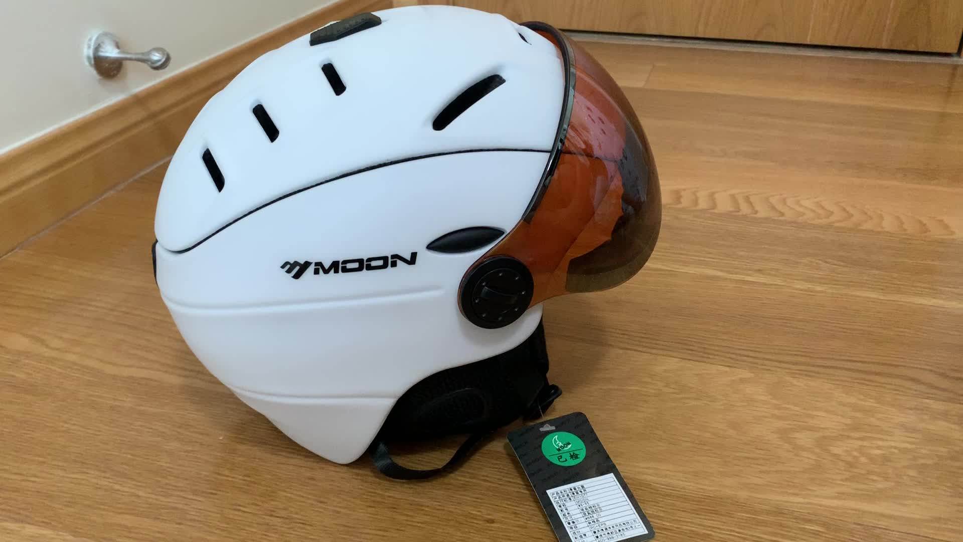 MOON プロフェッショナルハーフカバースキーヘルメット一体成型
